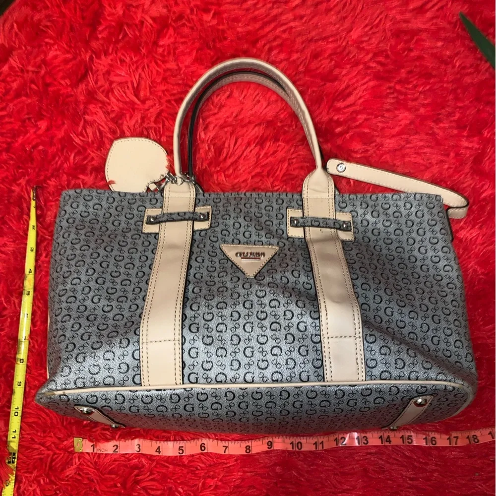 Large Guess Tote - Picture 1 of 5